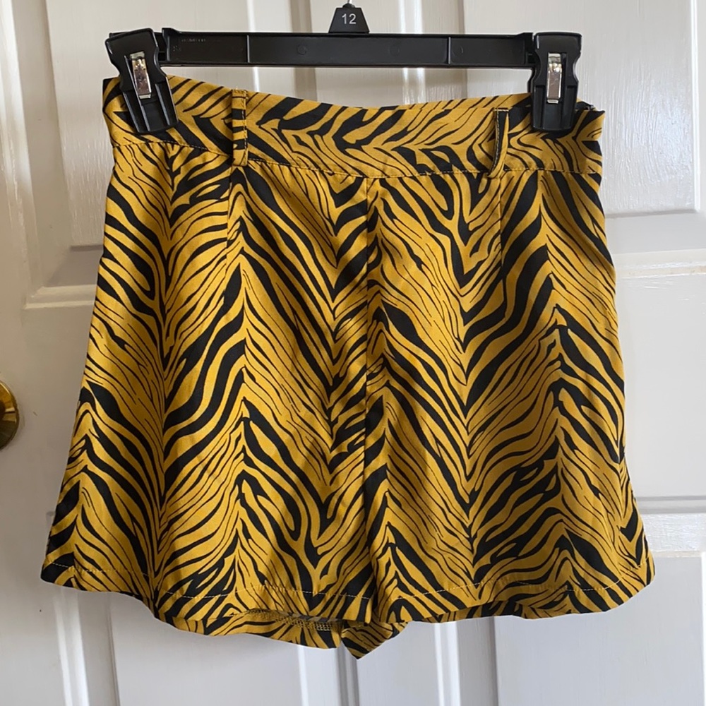 SHEIN Chevron Print Wide Leg Shorts